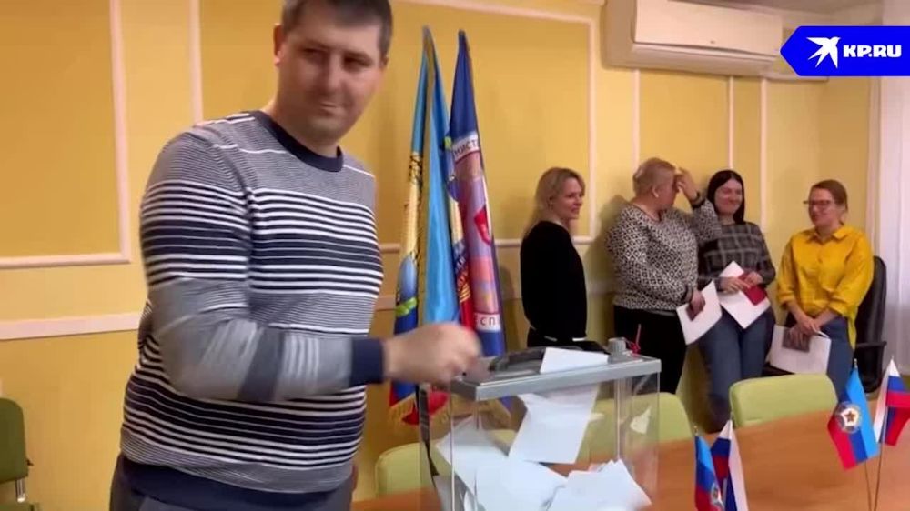 Как в ЛНР проходит референдум о присоединении к России