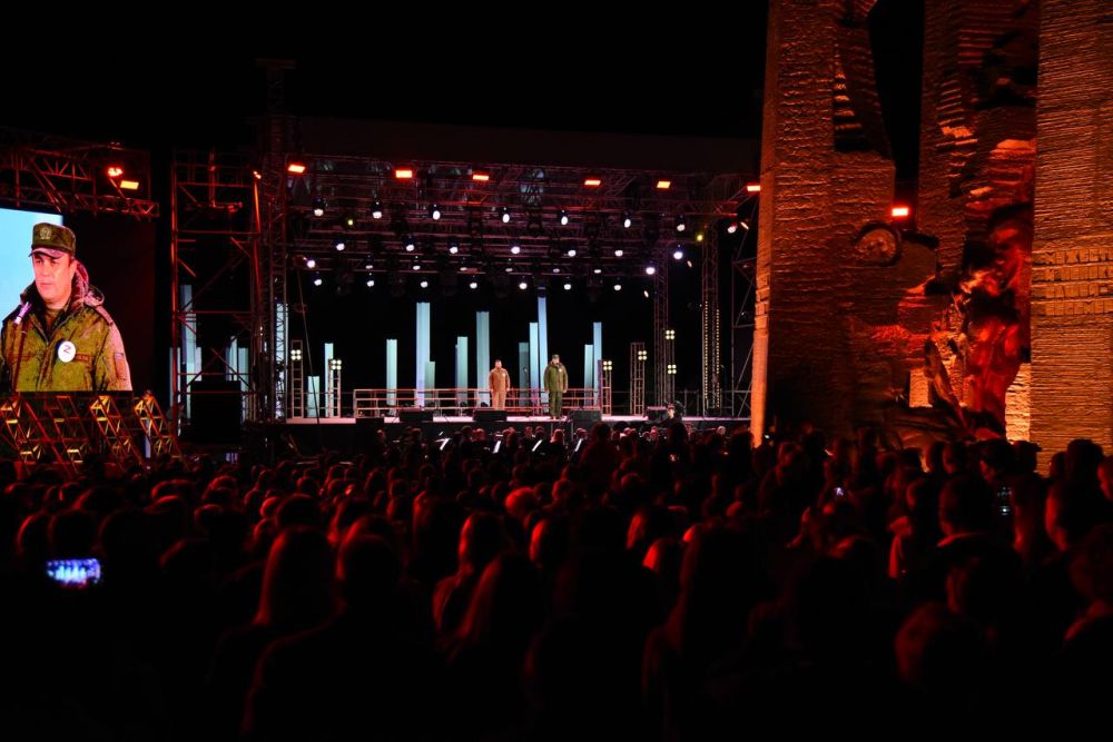 Леонид Пасечник: Вместе с Первым заместителем руководителя Администрации президента РФ Сергеем Кириенко и Главой ДНР Денисом Пушилиным открыли в Краснодоне мемориальный комплекс «Непокоренные»