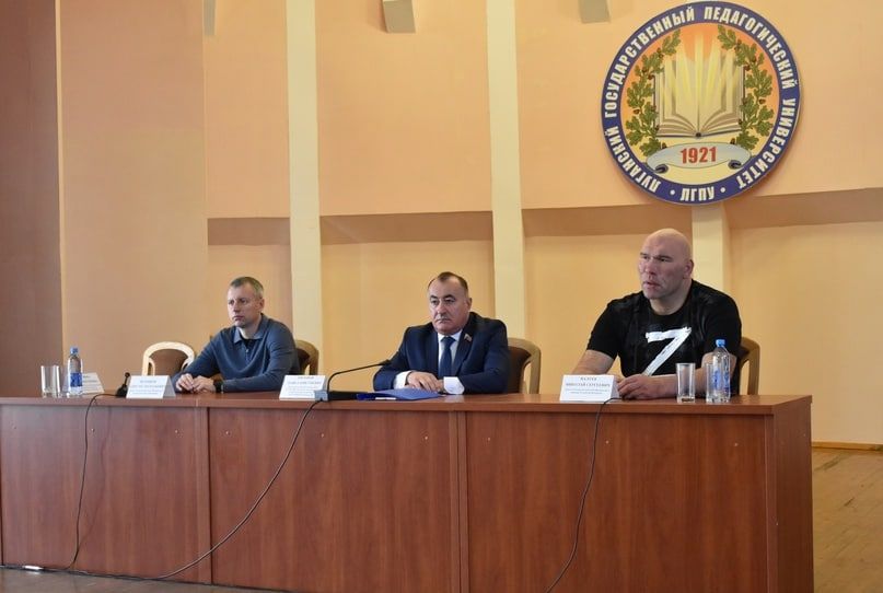 Встреча с депутатами Госдумы РФ состоялась в луганском вузе