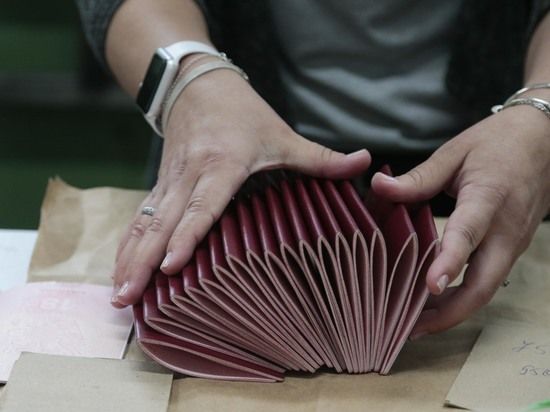 Выяснилось, что будет с не желающими получать российские паспорта гражданами присоединенных территорий