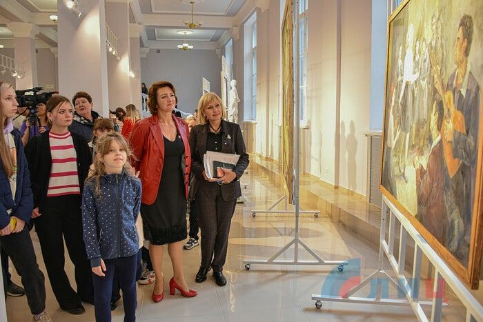 ��������, ����������� 80-����� �������������� ���������� ����������� "������� �������", ��������� � ��������� ��������������� �������� �������� � �������� ����� ������� ������������