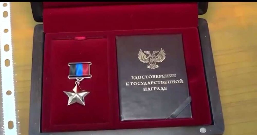 Пушилин наградил Кадырова звездой Героя ДНР