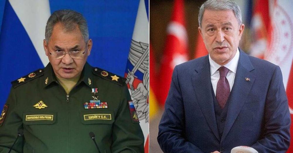 Шойгу обсудил с главой Минобороны Турции ситуацию на Украине