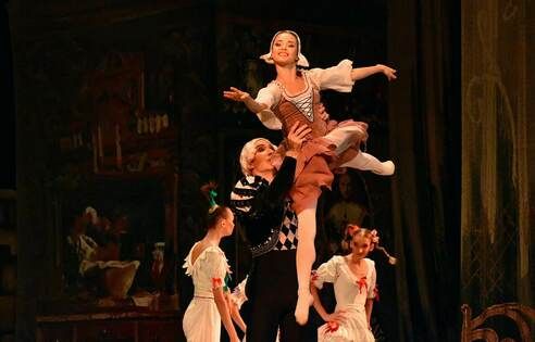 Московский театр классического балета представил в Луганске спектакль "Золушка"