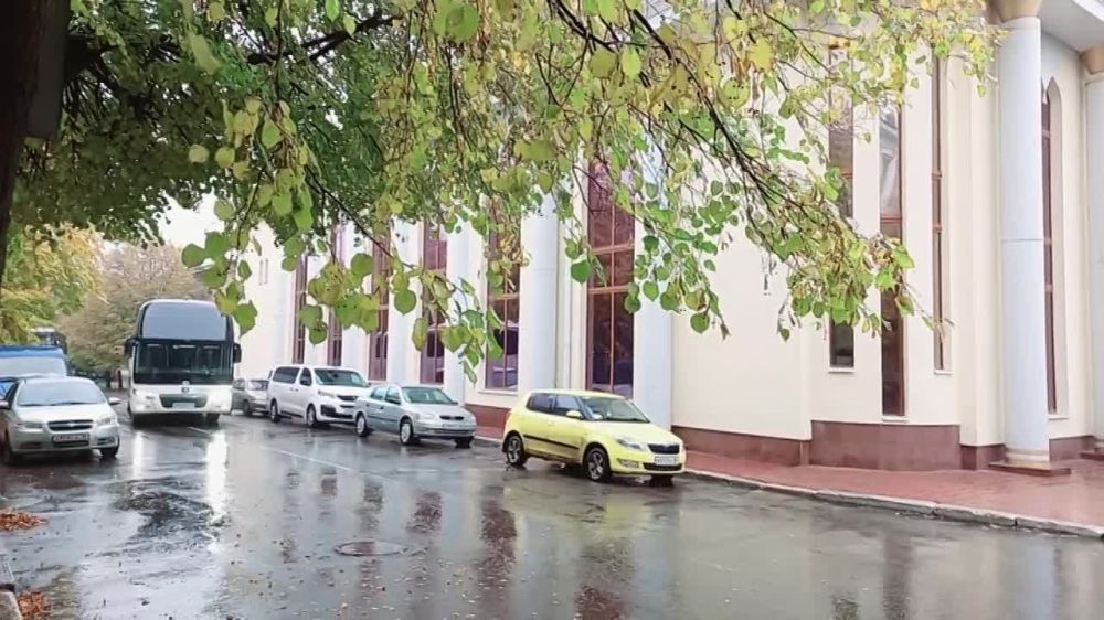 Солисты и ансамбль «Киевская Русь» Луганской академической филармонии сегодня, 20 октября, отправились в гастрольный тур по 11 городам Калининградской области Российской Федерации