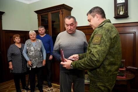 Пасечник присвоил звание Героя ЛНР посмертно двум защитникам Республики