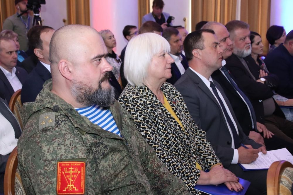 Светлана Гизай: Приняла сегодня участие в важном событии для ЛНР – создании регионального отделения Всероссийской политической партии «Единая Россия»!