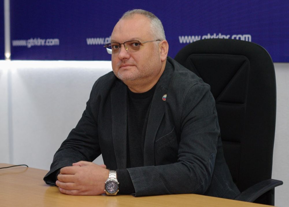 Председатель комиссии по вопросам развития культуры, образования и науки Общественной палаты ЛНР Антон Кондратенко в эфире телерадиомарафона «Zдесь и сейчас» на телеканале «Луганск 24» рассказал об участниках конкурса «Лидеры возрождения»