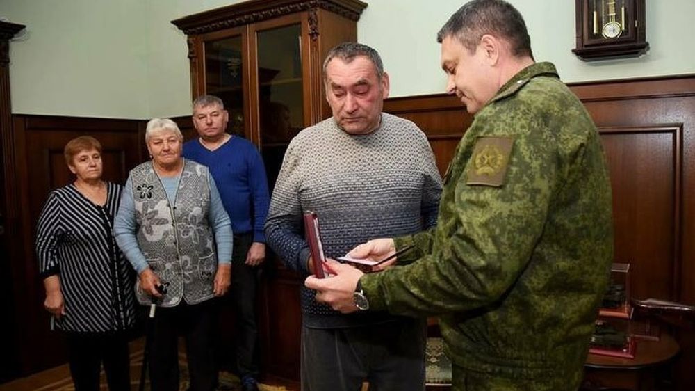 Звание Героя ЛНР присвоили посмертно двум защитникам Республики Максиму Комарову и Александру Мирошнику