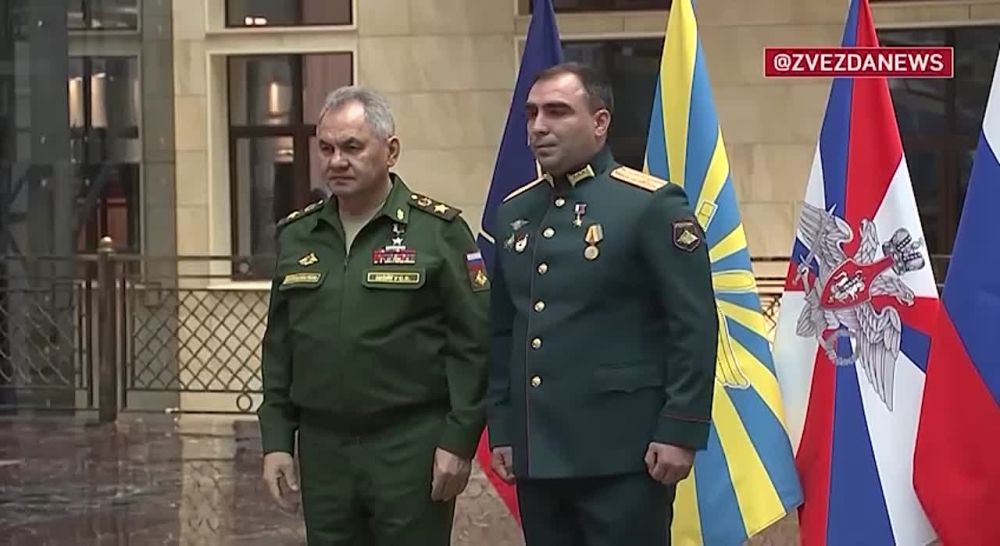 Сергей Шойгу вручил медали «Золотая Звезда» героям спецоперации на Украине