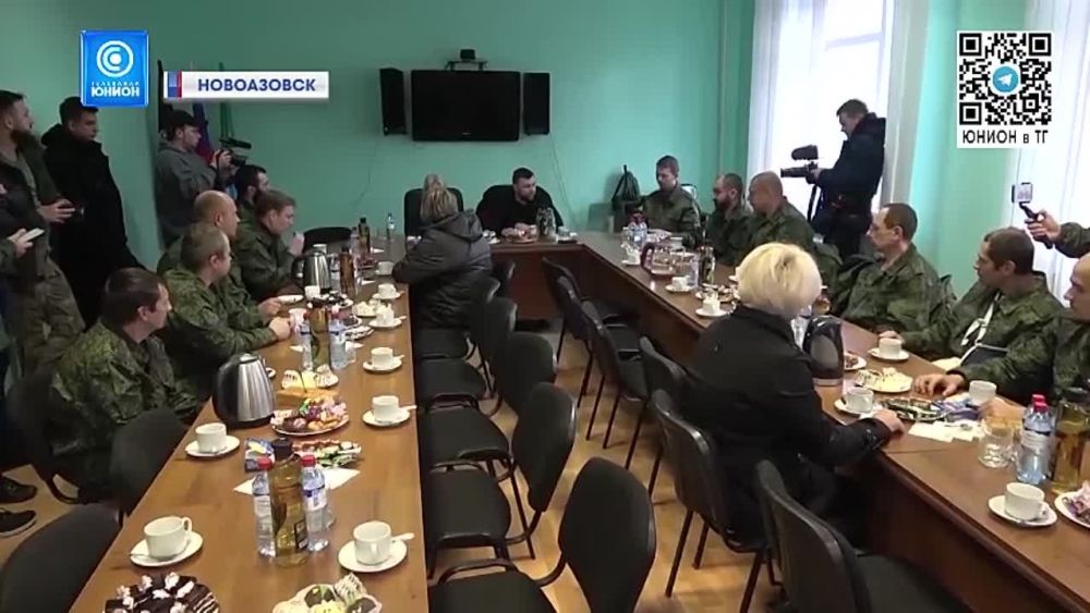 "Наконец вы дома": встреча вернувшихся из плена бойцов в ДНР и ЛНР