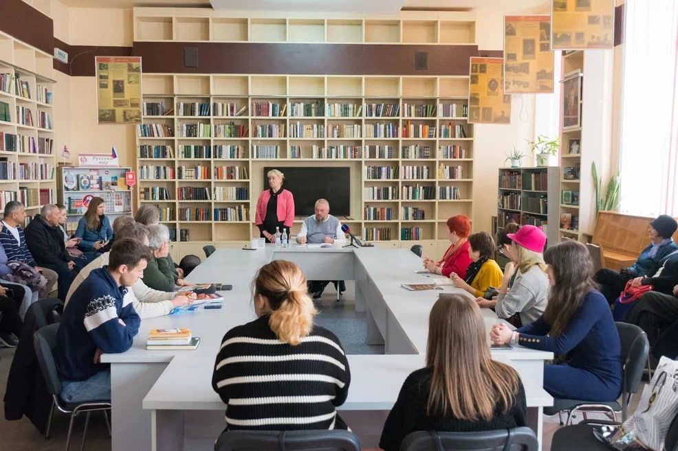 В «Русском центре», находящемся в Луганской республиканской универсальной научной библиотеке им. М