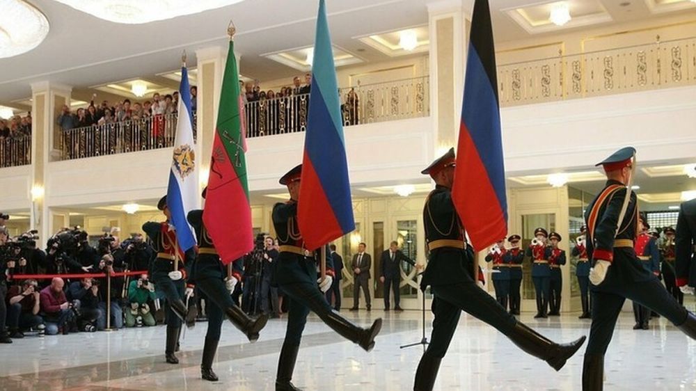 Денис Пушилин об установлении флага ДНР в Совете Федерации: Это очередной знак, что мы дома