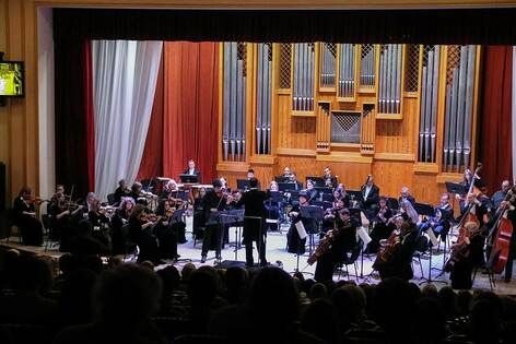 Скрипач из Москвы и симфонический оркестр луганской филармонии дали концерт в столице ЛНР