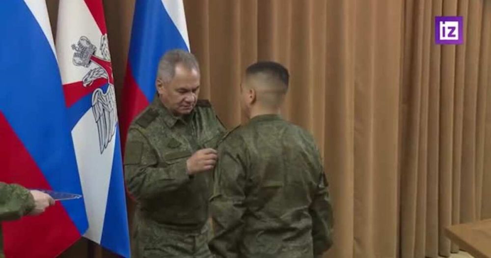 Шойгу проинспектировал командный пункт объединенной группировки войск