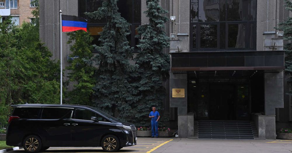 ДНР реорганизует посольство в Москве в представительство