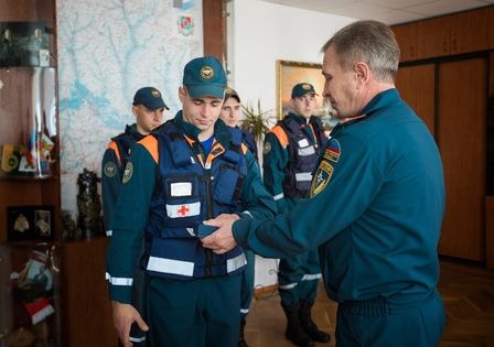 Еще пятеро спасателей МЧС РФ получили награды за работу на освобожденных территориях ЛНР