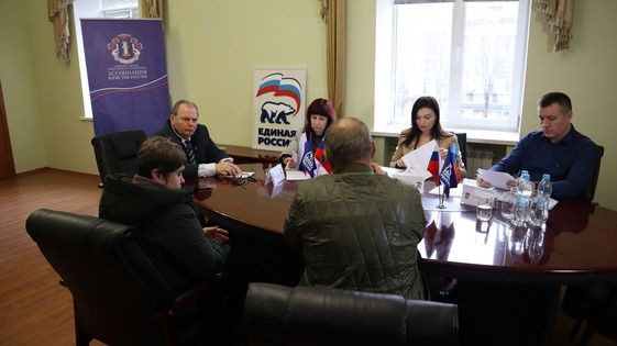 Первый прием граждан состоялся в общественной приемной Медведева в Луганске