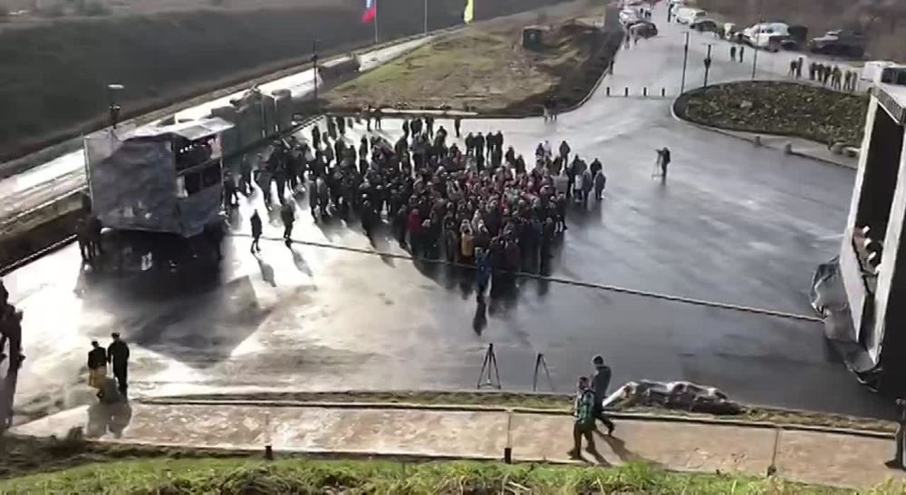 Реконструкцией памятника князю Игорю у Станицы Луганской и преобразованием его в мемориальный комплекс занималось Российское военно-историческое общество по поручению президента России Владимира Путина