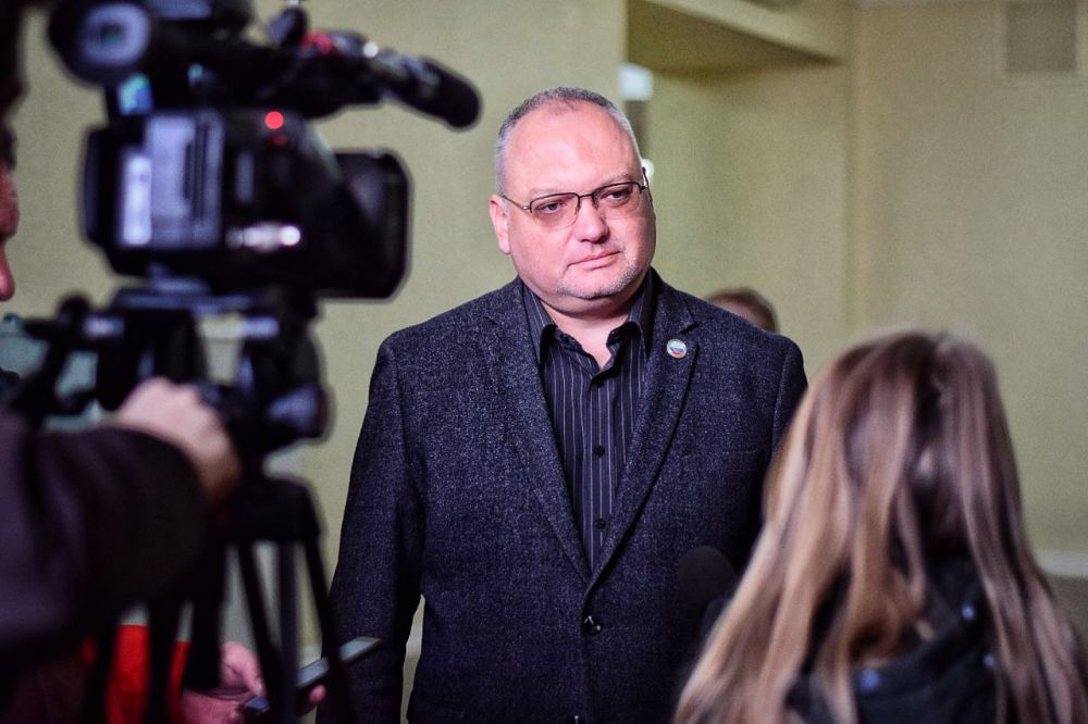 Антон Кондратенко: "После учета и систематизации изданий "Горьковка" передаст часть литературы в библиотеку Луганского экономико-правового лицея им. героев "Молодой гвардии"