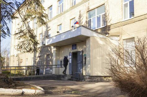 Московские специалисты заменили остекление луганской больницы № 3