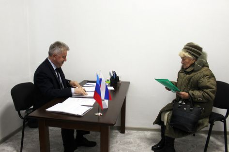 Депутат Госдумы Виктор Водолацкий провел личный прием граждан в Луганске