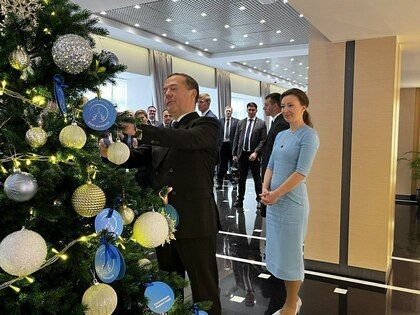 Дмитрий Медведев в рамках акции "Елка желаний" исполнит мечту девочки из Луганска