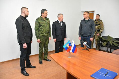 Общественная приемная Медведева начала работу в луганском отделении "Единой России"