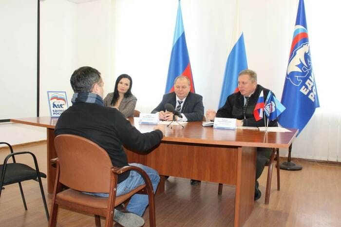 Заместитель министра труда и социальной политики ЛНР Евгений Войнов провел прием населения в открывшейся в Луганске...