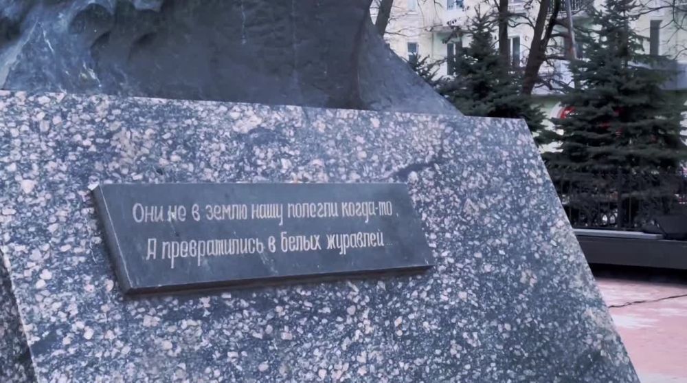 В Луганске почтили память неизвестных солдат