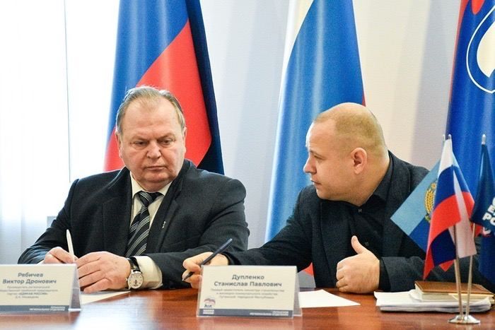 Первый заместитель министра строительства и жилищно-коммунального хозяйства ЛНР Станислав Дупленко провел прием населения в...