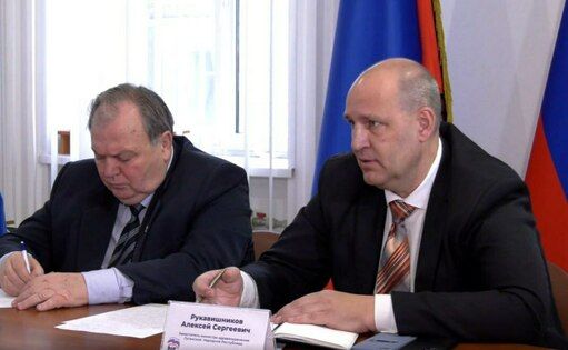 Замминистра здравоохранения ЛНР провел прием населения в общественной приемной Медведева