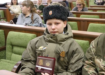 Врио главы ЛНР наградил посмертно защитников Республики из Антрацитовского района