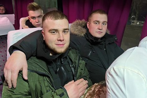 Группа в составе 25 демобилизованных студентов отправилась из ЛНР на реабилитацию в Москву