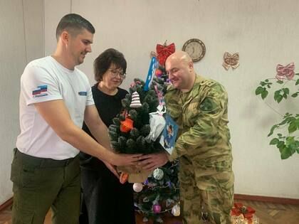 Пасечник поручил организовать поздравления для военных и детей из прифронтовых районов