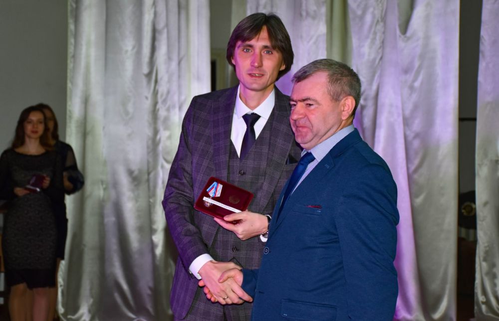 Торжественное мероприятие, посвященное Дню энергетика, состоялось в актовом зале Луганской государственной академии культуры и искусств имени Михаила Матусовского