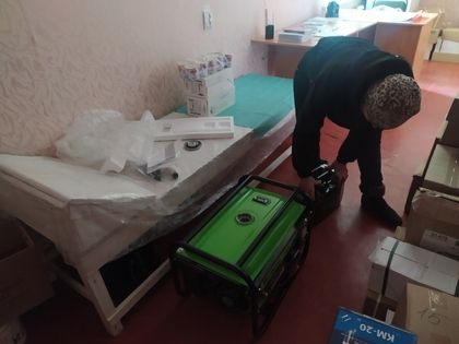 Общество Красного Креста передало генераторы двум школам Лисичанска