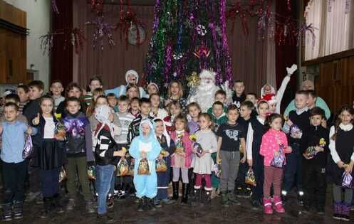 Новогодняя елка открылась в Федерации профсоюзов ЛНР