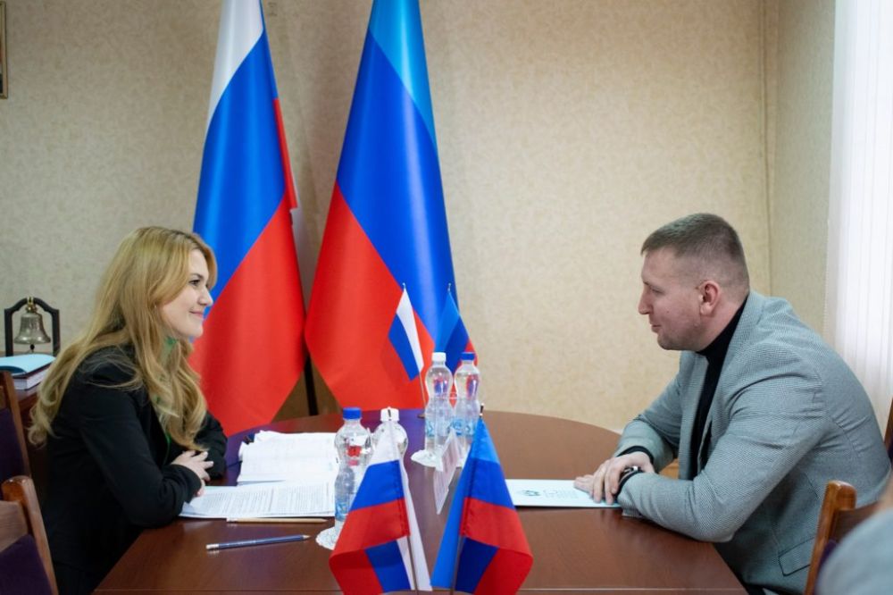 Денис Мирошниченко встретился с сенатором Совета Федерации РФ от ЛНР Дарьей Лантратовой