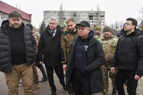 Глава Минстроя РФ оценил ход восстановления соцобъектов и жилья в ЛНР