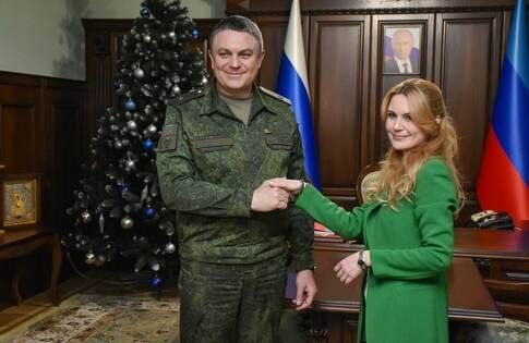 Врио главы ЛНР провел встречу с сенатором от Республики