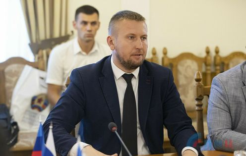 "Единая Россия" в начале года займется созданием приемных партии в ЛНР - Мирошниченко