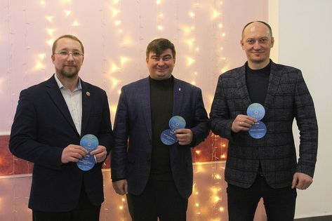 Руководители МКСМ в рамках акции "Елка желаний" исполнят мечты трех юных жителей ЛНР