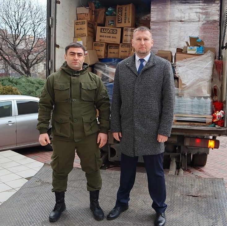 Председатель Народного Совета ЛНР Денис Мирошниченко принял гуманитарный груз от депутата Государственной Думы Виктора Водолацкого и президента «Союза армян России» Ары Абрамяна