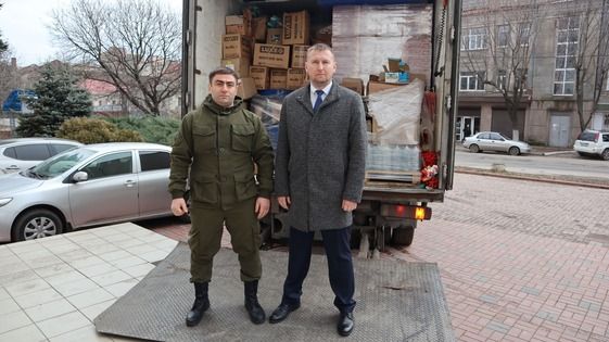 Депутат Госдумы и Союз армян России привезли гумпомощь для военнослужащих и детей ЛНР