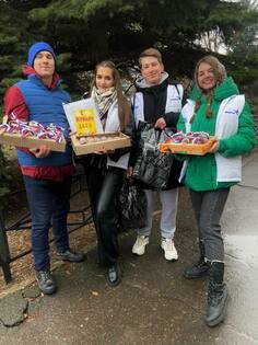 Активисты поздравили с Рождеством защитников ЛНР, находящихся на лечении