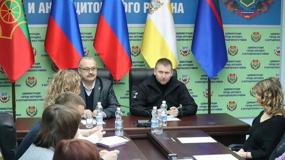 Мирошниченко провел в городах ЛНР встречи по вопросам создания отделений "Единой России"