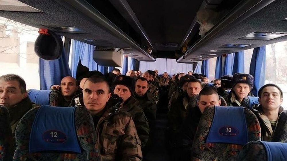 39 защитников ЛНР, освобожденных из украинского плена, возвращаются домой