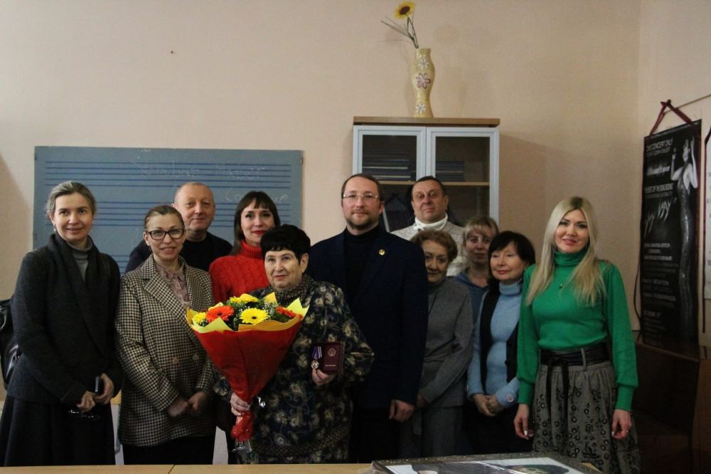 Леонид Пасечник своим указом наградил медалью «За заслуги» I степени музыковеда, заслуженного деятеля искусств, профессора...