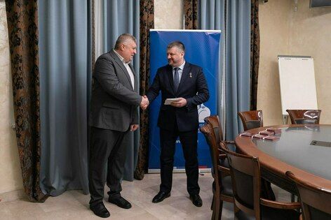 Врио главы ЛНР наградил московских активистов знаками "За гуманитарную помощь"